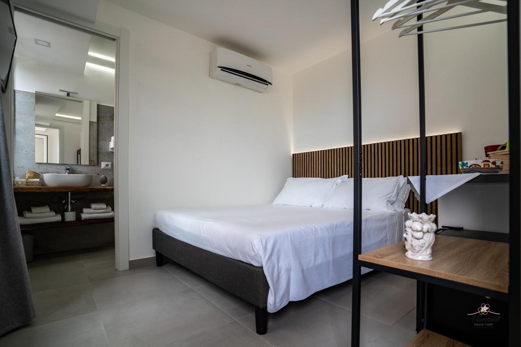 Humboldt Luxury Rooms Taormina Exteriör bild